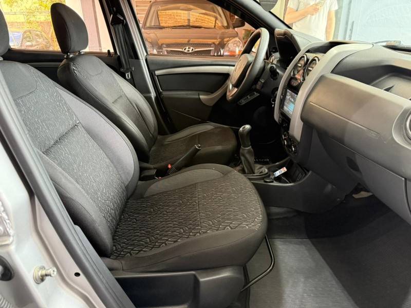 RENAULT - DUSTER - 2015/2016 - Prata - R$ 61.000,00