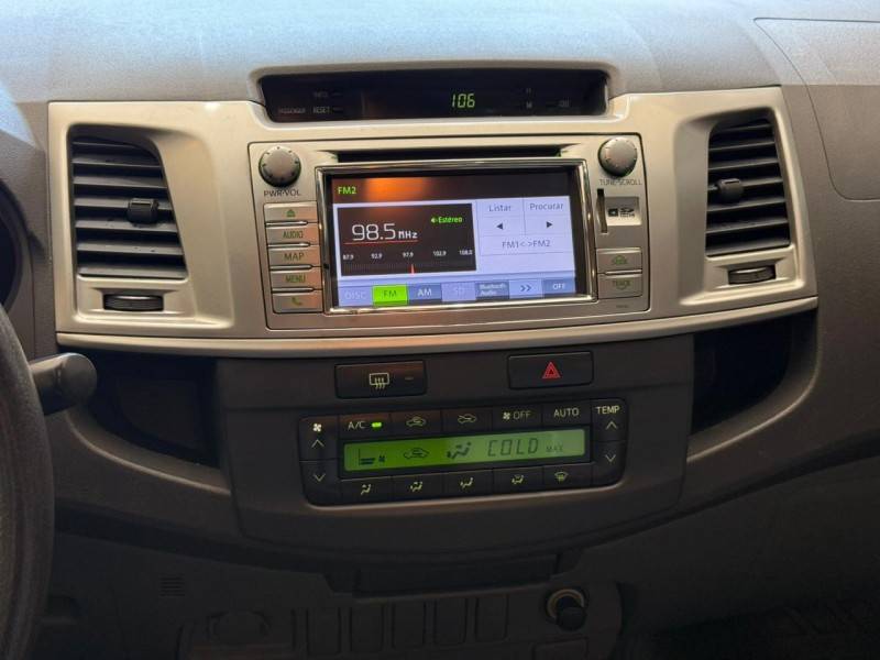 TOYOTA - HILUX - 2013/2013 - Prata - R$ 132.900,00