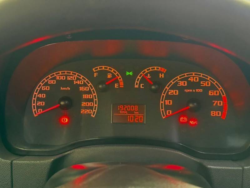 FIAT - PALIO - 2005/2006 - Branca - R$ 19.900,00