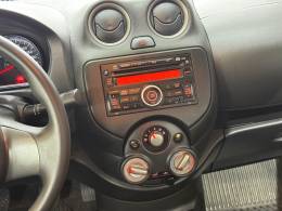 NISSAN - VERSA - 2012/2013 - Cinza - R$ 42.000,00