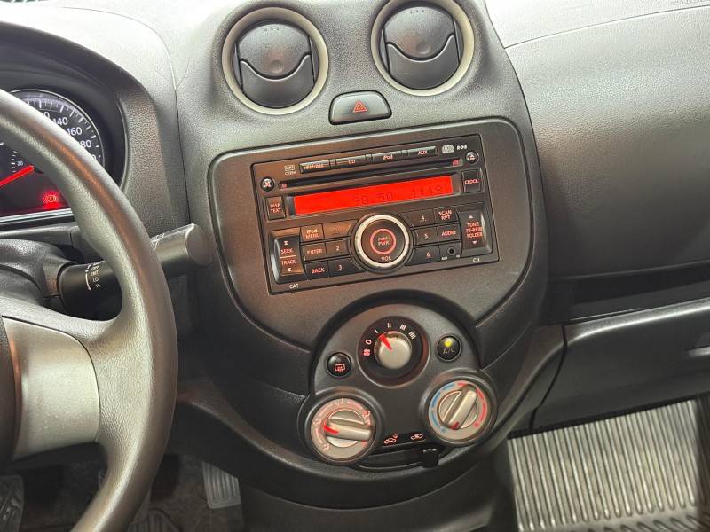 NISSAN - VERSA - 2012/2013 - Cinza - R$ 42.000,00