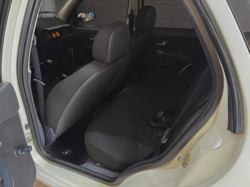 FIAT - PALIO - 2005/2006 - Branca - R$ 19.900,00