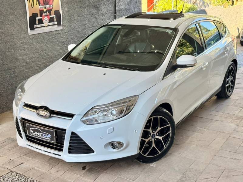 FORD - FOCUS - 2014/2015 - Branca - R$ 62.000,00