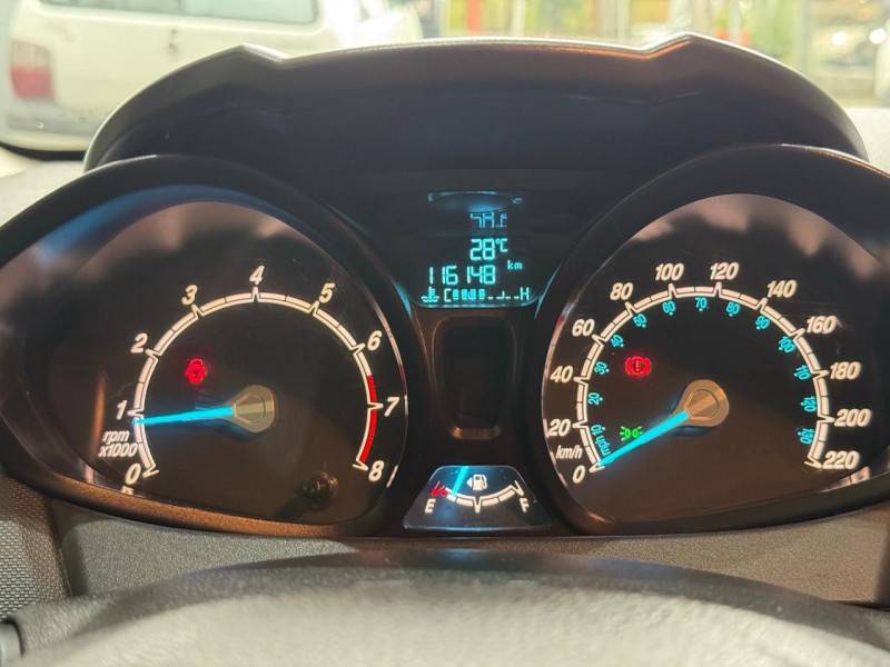 FORD - FIESTA - 2015/2015 - Branca - R$ 43.900,00