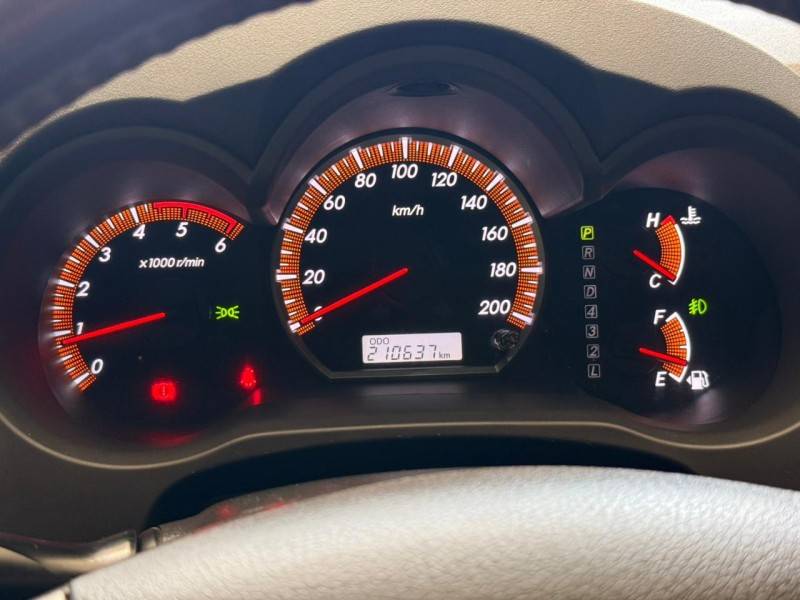 TOYOTA - HILUX - 2013/2013 - Prata - R$ 132.900,00