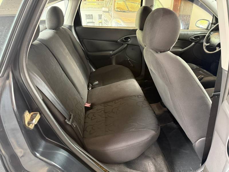 FORD - FOCUS - 2008/2009 - Preta - R$ 27.500,00