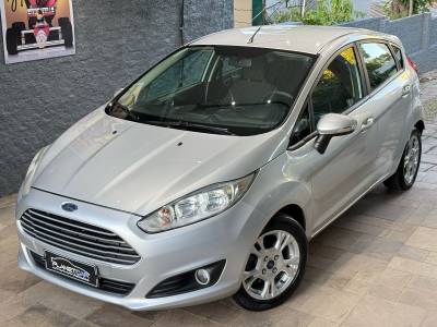FORD - FIESTA - 2015/2015 - Prata - R$ 47.000,00