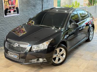 CHEVROLET - CRUZE - 2013/2014 - Preta - R$ 72.000,00