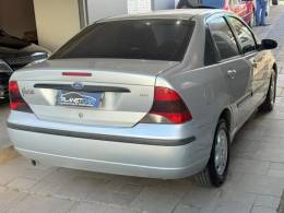 FORD - FOCUS - 2005/2005 - Prata - R$ 18.900,00