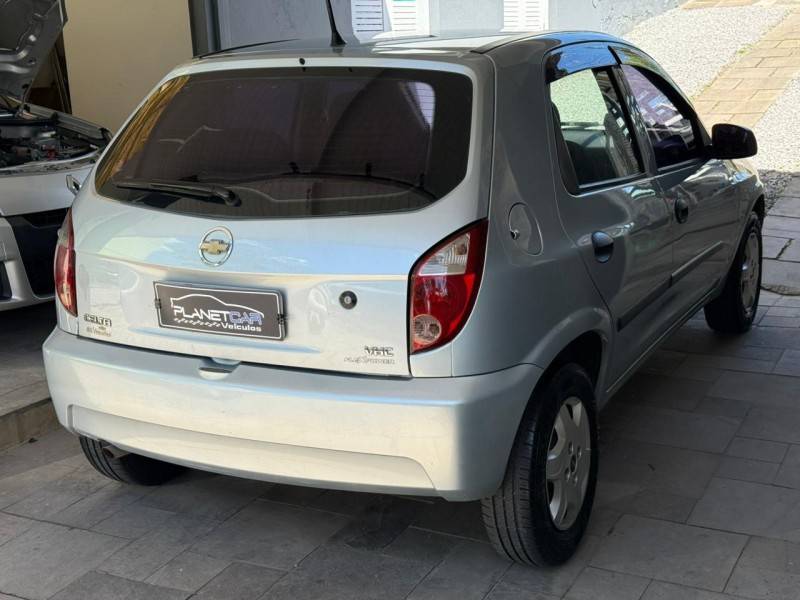 CHEVROLET - CELTA - 2007/2008 - Prata - R$ 18.000,00