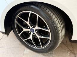 FORD - FOCUS - 2014/2015 - Branca - R$ 62.000,00