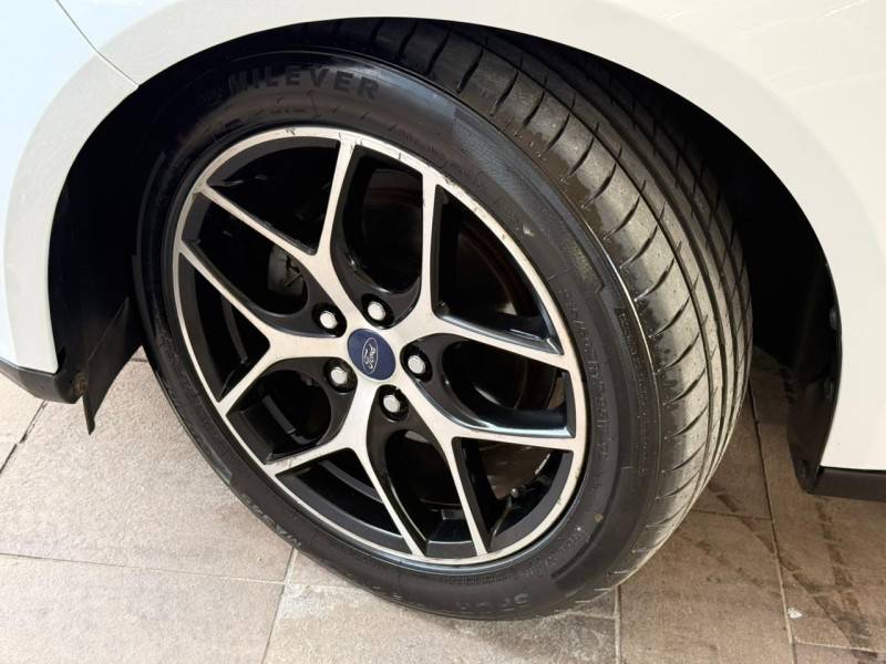 FORD - FOCUS - 2014/2015 - Branca - R$ 62.000,00