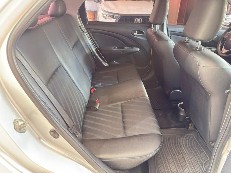 TOYOTA - ETIOS - 2014/2014 - Prata - R$ 40.000,00