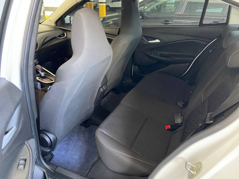 CHEVROLET - ONIX - 2021/2021 - Branca - R$ 80.000,00