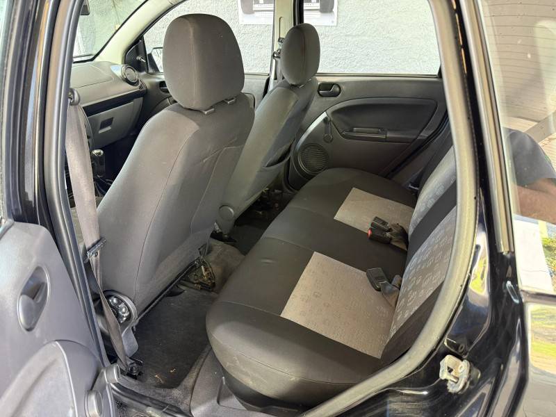 FORD - FIESTA - 2013/2014 - Preta - R$ 24.000,00