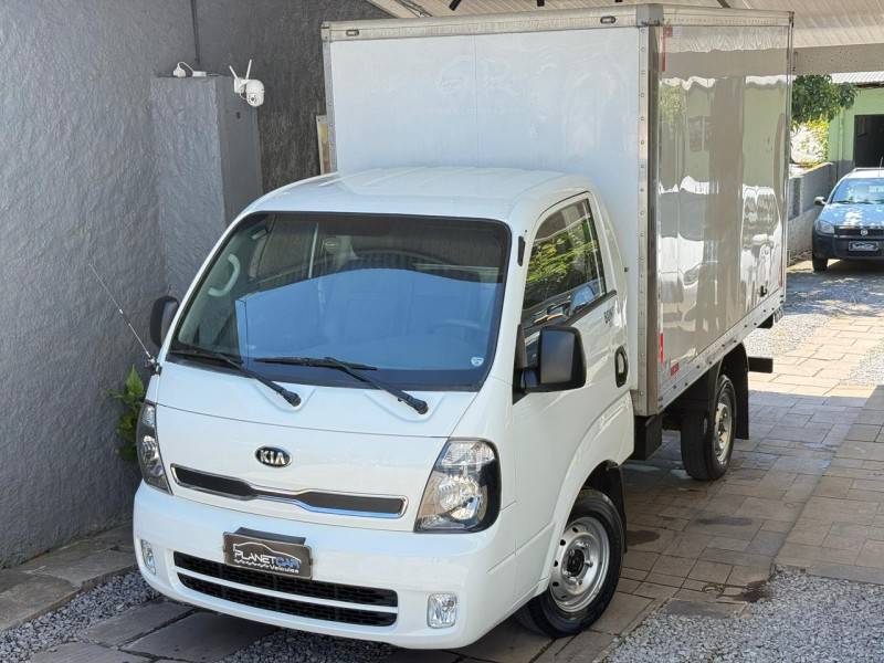 KIA MOTORS - BONGO - 2015/2016 - Branca - R$ 110.000,00