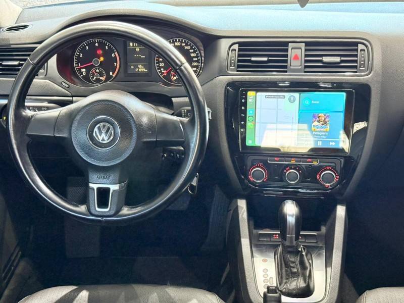 VOLKSWAGEN - JETTA - 2011/2012 - Prata - R$ 59.900,00