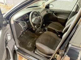 FORD - FOCUS - 2008/2009 - Preta - R$ 27.900,00
