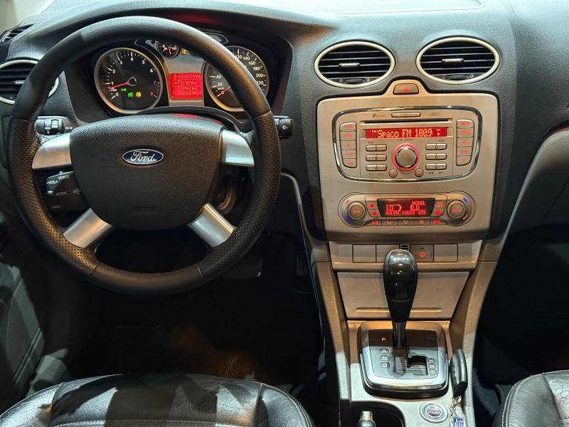 FORD - FOCUS - 2012/2013 - Prata - R$ 43.000,00