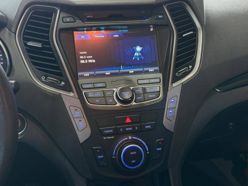 HYUNDAI - SANTA FÉ - 2013/2014 - Preta - R$ 85.900,00