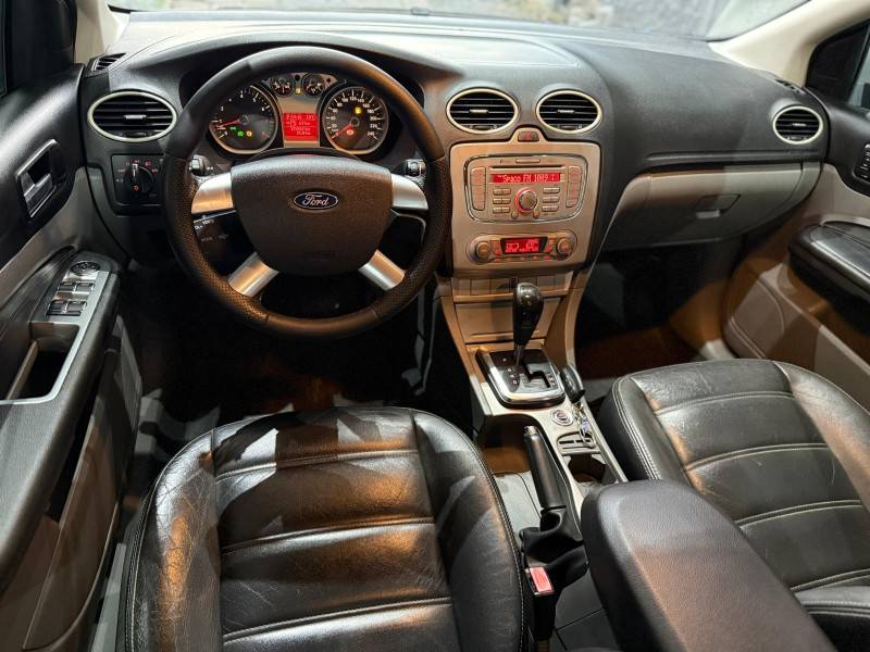 FORD - FOCUS - 2012/2013 - Prata - R$ 43.000,00