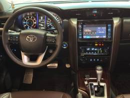 TOYOTA - HILUX SW4 - 2016/2016 - Prata - R$ 206.000,00