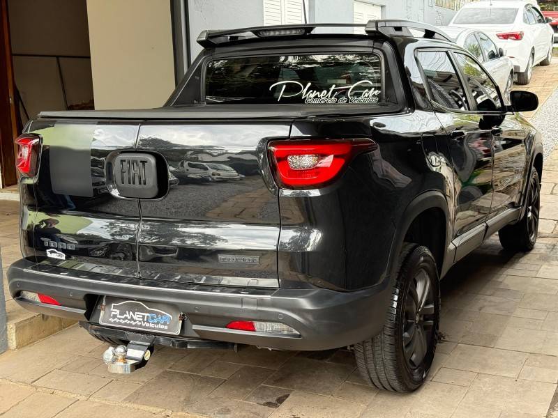 FIAT - TORO - 2017/2018 - Preta - R$ 92.800,00