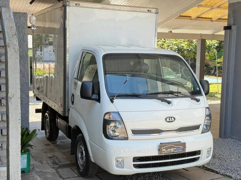 KIA MOTORS - BONGO - 2015/2016 - Branca - R$ 110.000,00