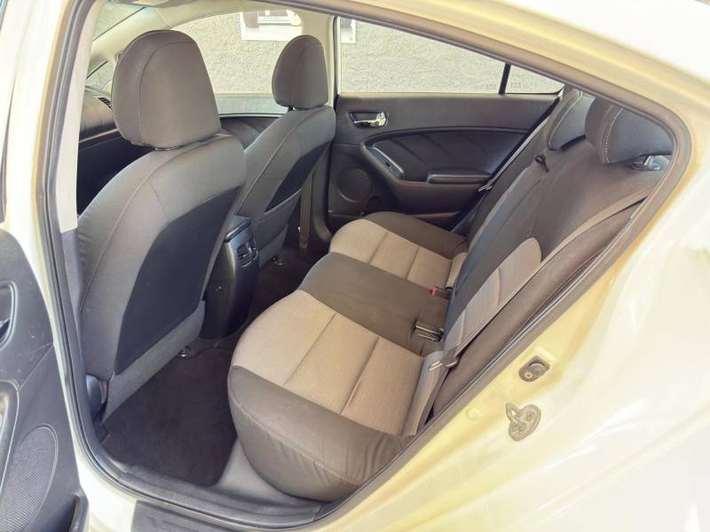 KIA MOTORS - CERATO - 2013/2014 - Branca - R$ 68.000,00