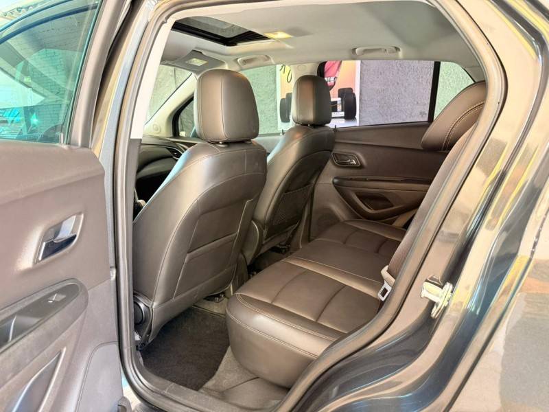 CHEVROLET - TRACKER - 2018/2018 - Cinza - R$ 89.900,00