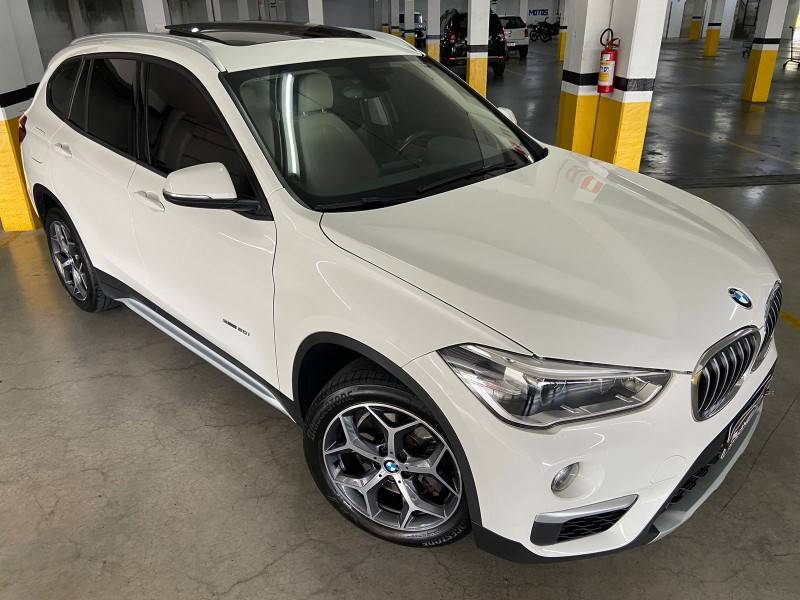 BMW - X1 - 2017/2018 - Branca - R$ 138.000,00