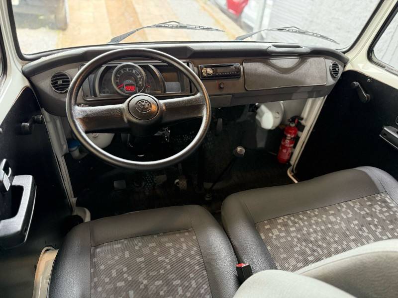 VOLKSWAGEN - KOMBI - 2013/2014 - Branca - R$ 55.000,00