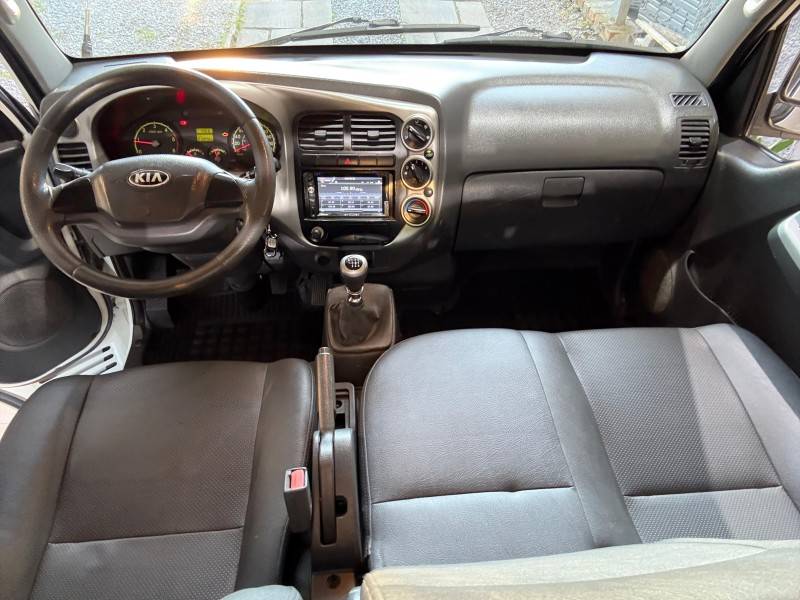 KIA MOTORS - BONGO - 2015/2016 - Branca - R$ 105.000,00