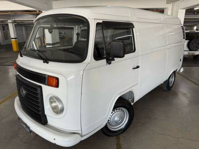 VOLKSWAGEN - KOMBI - 2012/2013 - Branca - R$ 53.000,00