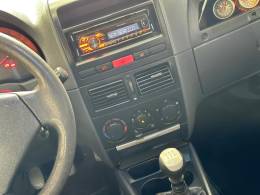 FIAT - PALIO - 2005/2006 - Branca - R$ 19.900,00