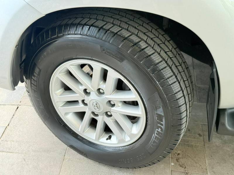 TOYOTA - HILUX SW4 - 2012/2012 - Prata - R$ 104.900,00