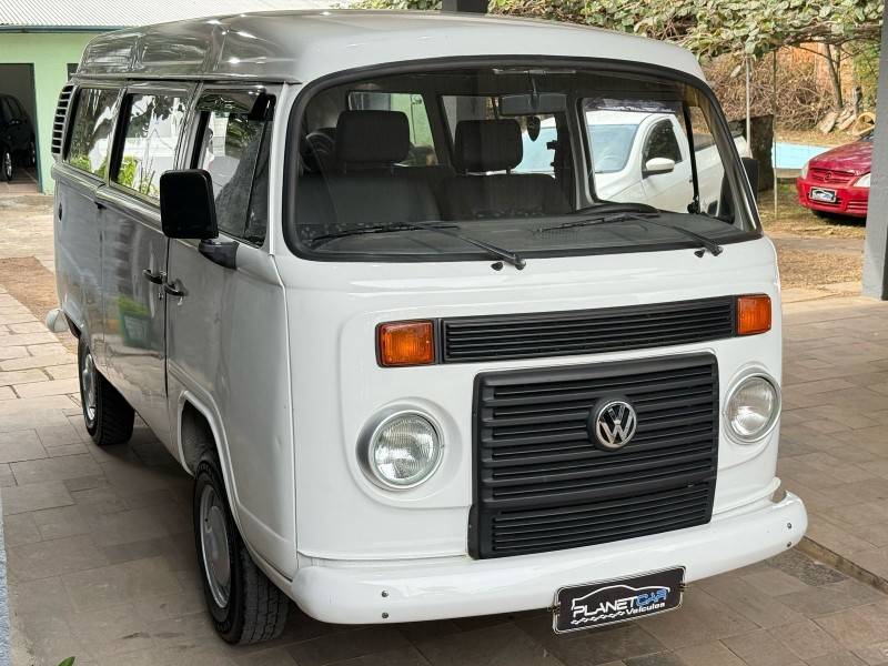 VOLKSWAGEN - KOMBI - 2013/2014 - Branca - R$ 55.000,00