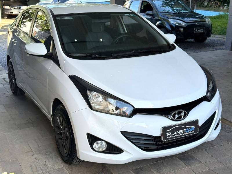 HYUNDAI - HB20S - 2014/2015 - Branca - R$ 55.000,00