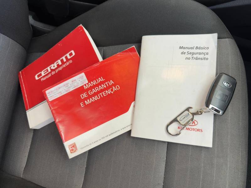 KIA MOTORS - CERATO - 2013/2014 - Branca - R$ 68.000,00