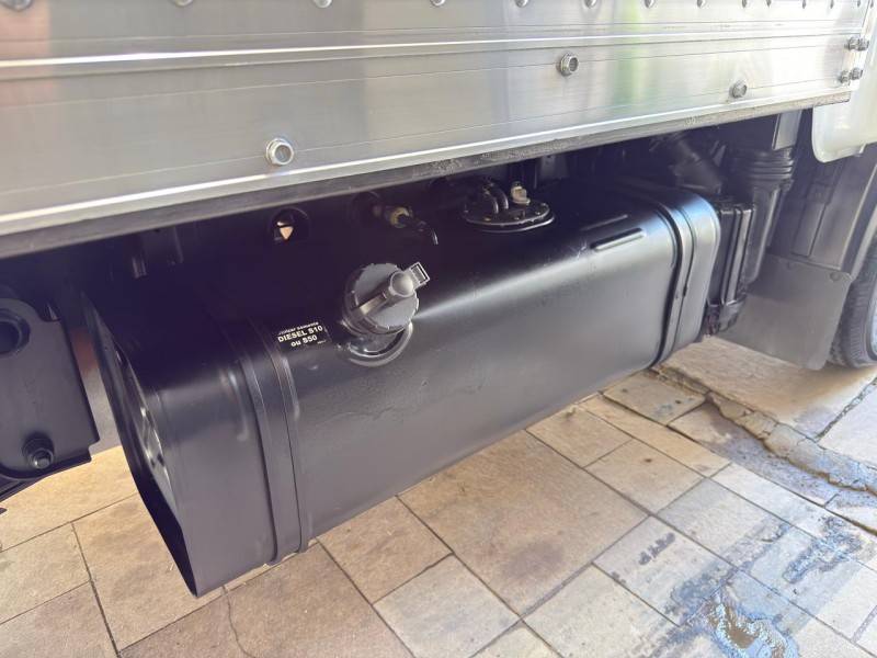 KIA MOTORS - BONGO - 2015/2016 - Branca - R$ 110.000,00