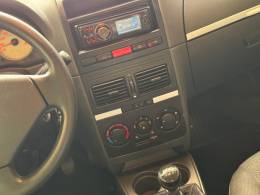 FIAT - IDEA - 2006/2007 - Bege - R$ 24.500,00