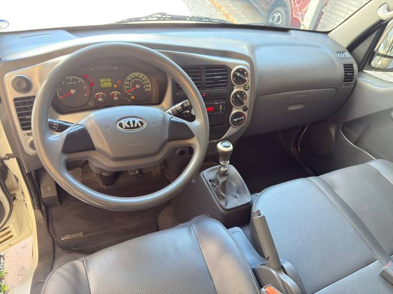 KIA MOTORS - BONGO - 2015/2016 - Branca - R$ 110.000,00