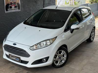 FORD - FIESTA - 2015/2016 - Branca - R$ 49.900,00