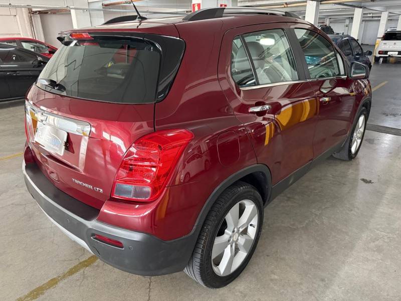 CHEVROLET - TRACKER - 2013/2014 - Vermelha - R$ 70.000,00