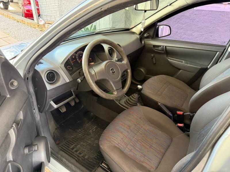 CHEVROLET - CELTA - 2007/2008 - Prata - R$ 18.000,00