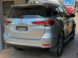 TOYOTA - HILUX SW4 - 2016/2016 - Prata - R$ 206.000,00