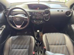 TOYOTA - ETIOS - 2014/2014 - Prata - R$ 40.000,00