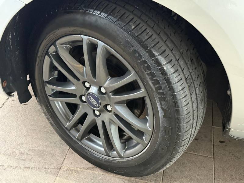 FORD - FOCUS - 2012/2013 - Prata - R$ 43.000,00