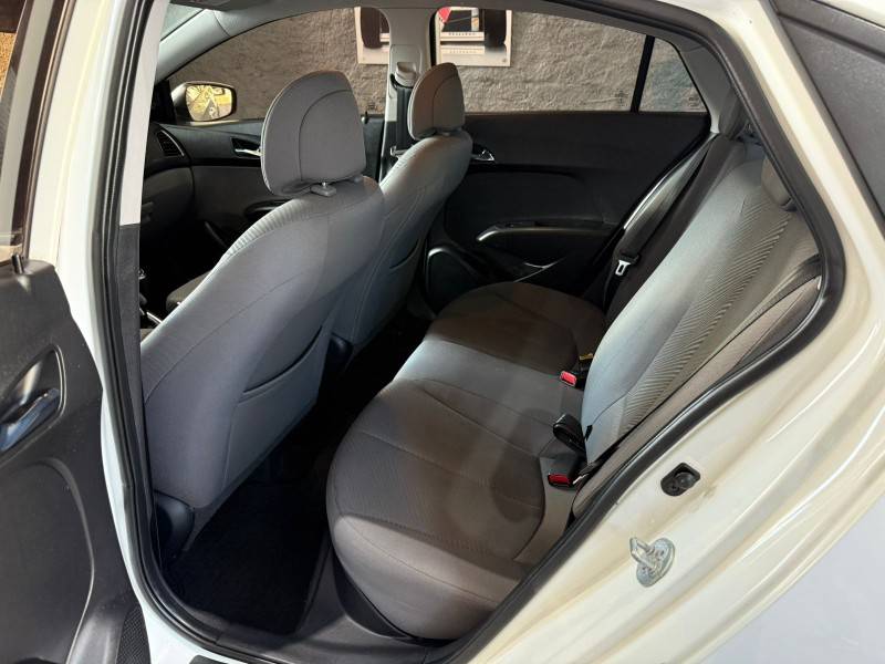 HYUNDAI - HB20S - 2014/2015 - Branca - R$ 55.000,00