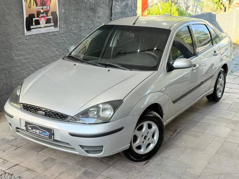 FORD - FOCUS - 2005/2005 - Prata - R$ 18.900,00